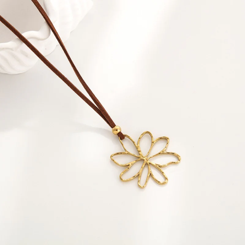 Leaf Or Flower Pendant Necklace - greatdealsin